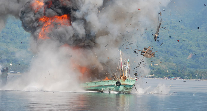 China Soroti Kapal Nelayan Asing Ilegal yang Diledakkan Indonesia